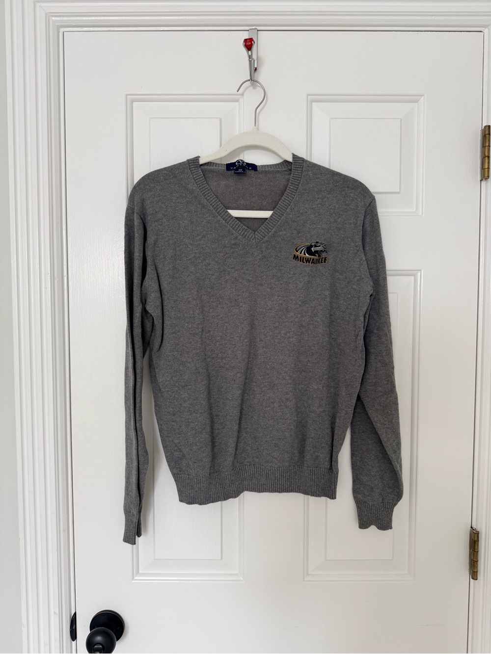 Vantage Milwaukee Panthers Gray V-Neck Sweater Size Small Embroidered Logo